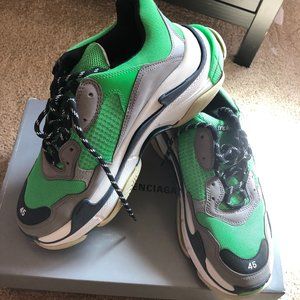 TRIPLE S SNEAKER
